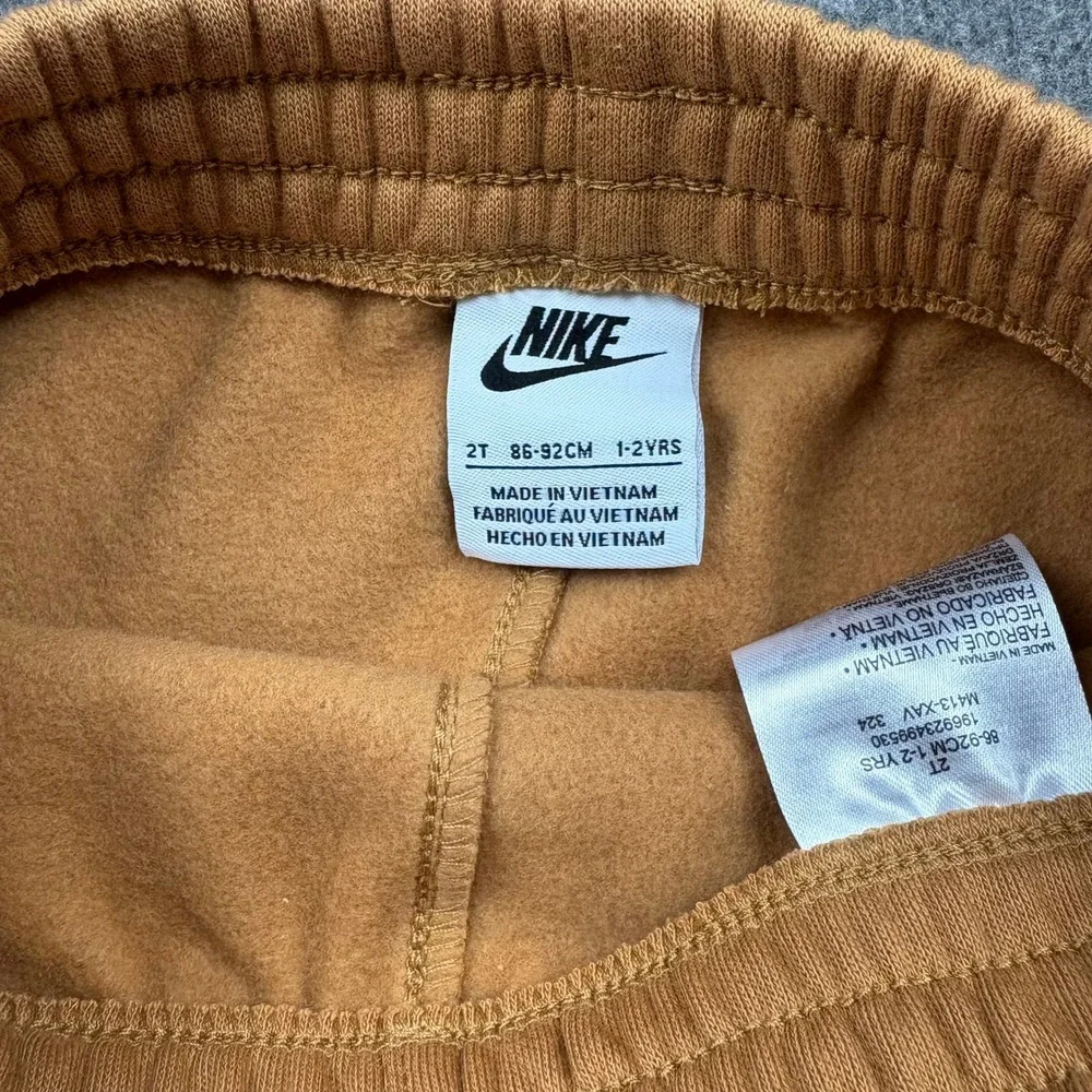 NWT Nike Toddler 2T‎ Matching Sweatshirt Jogger Set Dark Mustard Logo Play *READ - Picture 11 of 12